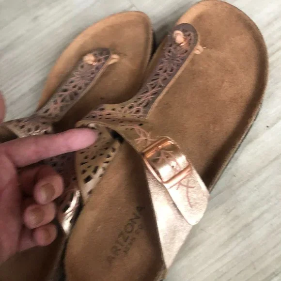 Arizona Jean Co Thong Style Sandals Rose Gold with Rose Gold Accents Size 9 - Picture 4 of 6